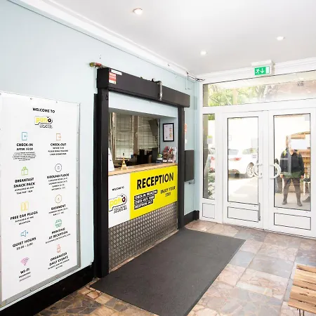 Patio Dorms Vandrarhem *